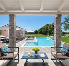 5 bedroom villa with pool near Pula, sleeps 10-12